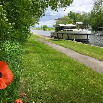 Canada Rideau Canal houseboat with poppy Credit Le Boat